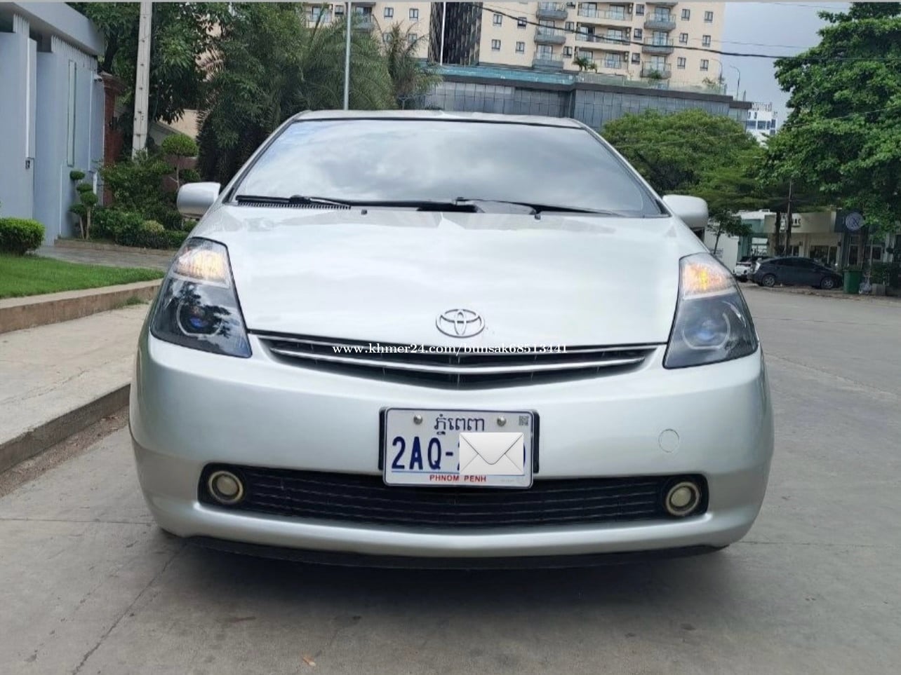 Prius 05 ឡានស្អាត ចរចាបានច្រើន