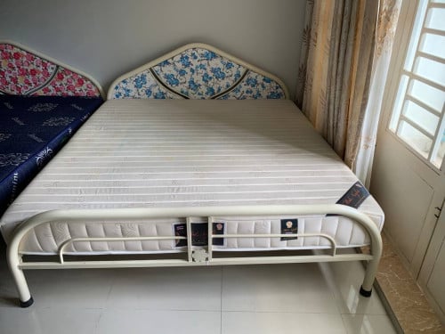 គ្រែដែកមួយទឹក