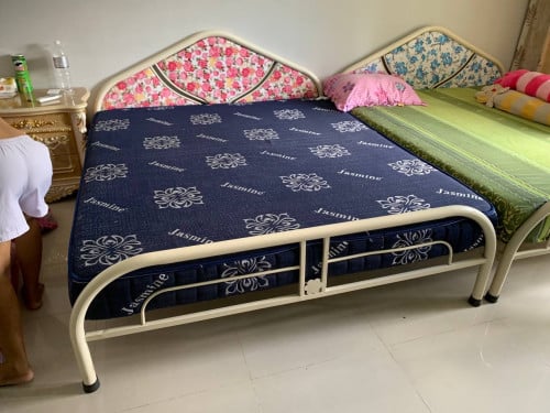 គ្រែដែកមួយទឹក