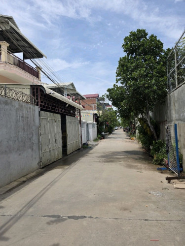 ផ្ទះលក់ បន្ទាន់ក្នុងក្រុងតាខ្មៅ