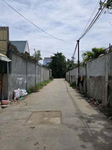 ផ្ទះលក់ បន្ទាន់ក្នុងក្រុងតាខ្មៅ