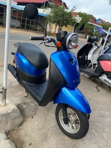 ម៉ូតូលក់ប៊ិចក្រដាស់ពន្ធ