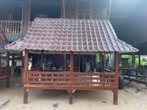 កញ្ចុះឈើក្រឡាញ់ប្រក់ដំបូលជ័ត