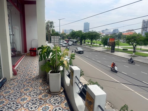 សេងហាង និង អាជីវកម្មកាហ្វេរបស់ផ្ទាល់