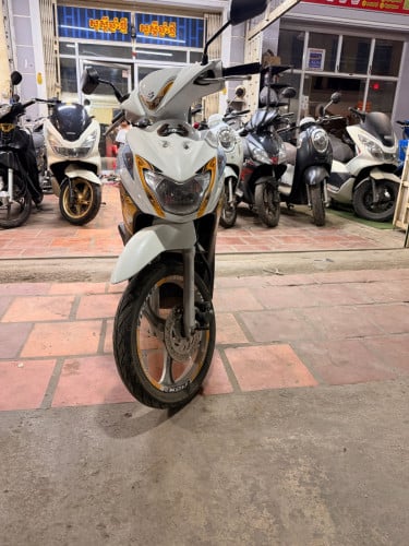 ម៉ូតូលក់