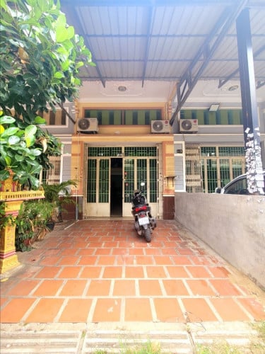 ផ្ទះសម្រាប់លក់បន្ទាន់ ជាប់បុរីឡាយគង់ស្ពានដែកចំការដូង