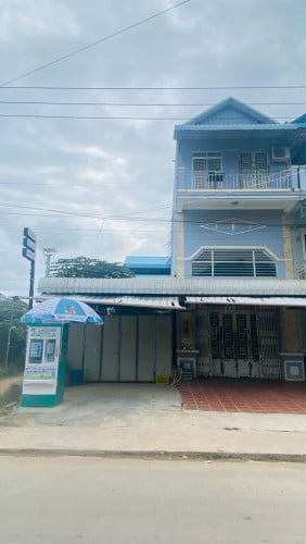ដីផ្ទះកែងមុខរោងចក្រកាត់ដេរ