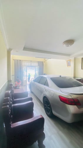 ដីផ្ទះកែងមុខរោងចក្រកាត់ដេរ