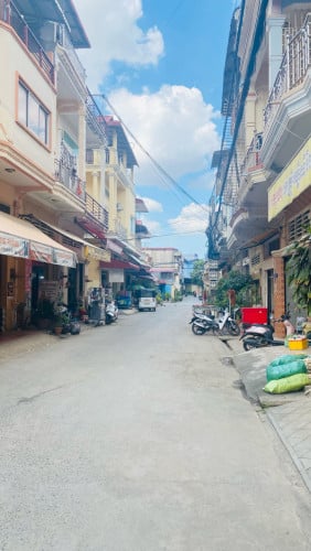 ផ្ទះអាជីវកម្មកែងជិតផ្សារឈូកមាស