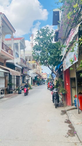 ផ្ទះអាជីវកម្មកែងជិតផ្សារឈូកមាស