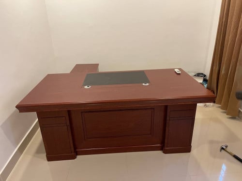 តុប្រធាន