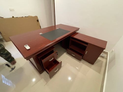 តុប្រធាន