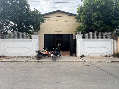 ឃ្លាំងសម្រាប់ជួល​ នៅភ្នំពេញថ្មីសែនសុខ