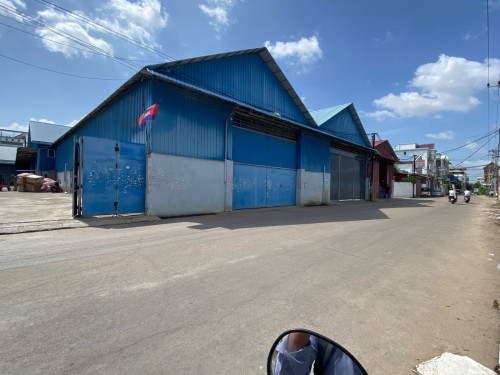 ឃ្លាំងជួលអាចចូលឡានធំបាន​ នៅស្ទឹងមានជ័យម្តុំលូប្រាំ