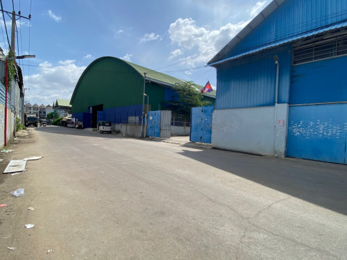 ឃ្លាំងជួលអាចចូលឡានធំបាន​ នៅស្ទឹងមានជ័យម្តុំលូប្រាំ