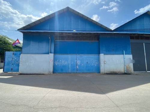 ឃ្លាំងជួលអាចចូលឡានធំបាន​ នៅស្ទឹងមានជ័យម្តុំលូប្រាំ