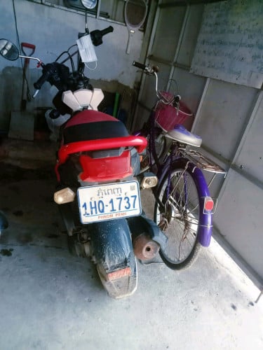 មូតូជិះរាល់ងៃចរចារ