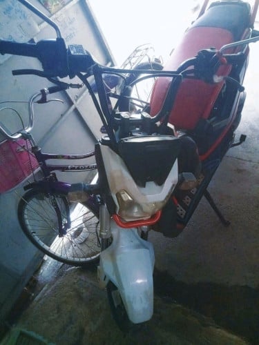 មូតូជិះរាល់ងៃចរចារ