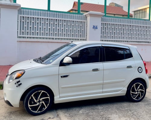 ឡានថ្មីស្អាតលក់ប្រញាប់លុយ