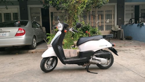 ម៉ូតូធូរដេរប្រើប៊ិចលក់