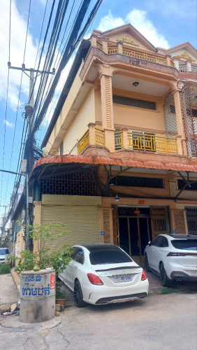 ផ្ទះជួលកែង អាជីវកម្ម នៅបឹងទំពុន មានសំភារះស្រាច់ អាចធ្វើជាការិយាល័យ ក្រុមហ៊ុន ឬ ហាងលក់ទំនិញបាន