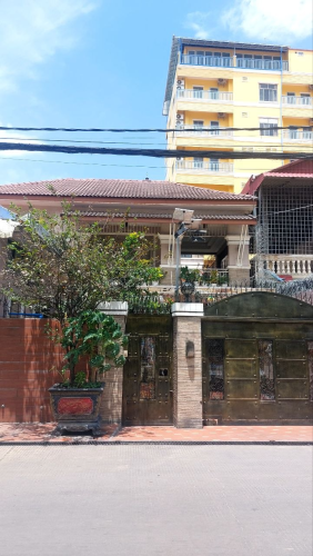 ផ្ទះវីឡាជួល នៅលើផ្លូវធំសាកសមសម្រាប់បើកក្រុមហ៊ុន អង្គការ ឬ ការិយាល័យ