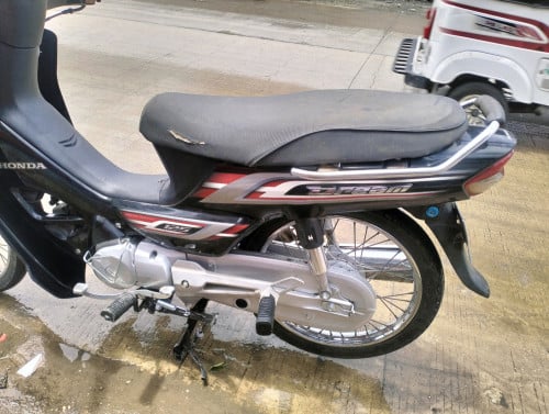 ក010ម៉ាស៊ីនស្ងាត់ល្អមានពន្ធកាកគ្រីត្រឹមត្រូវ។លក670$ទីតាំងភ្នំពេញ 096 384 60 50