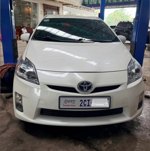 ចង់លក់ឡានព្រូស 010 options 2 15700$ ចចារ