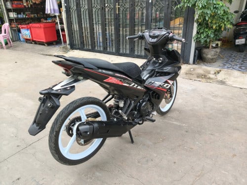 ម៉ូតូស្អាតថ្មីឆ្នាំ022 ម៉ាស៊ីនតាន់អត់កាតទេ