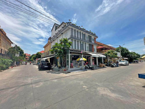 ផ្ទះអាជីវកម្ម 2ល្វែង (កែង) ទល់មុខសួន ក្នុងបុរី ពិភពថ្មីចំការដូង1 ត្រូវការលក់បន្ទាន់ខ្លាំង