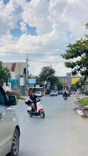 ផ្ទះលក់បន្ទាន់ 2ល្វែង ជាប់ផ្លូវ2011 ជិតផ្សារបឹងបៃតង