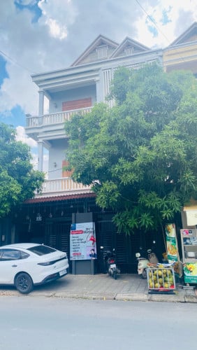 ផ្ទះលក់បន្ទាន់ 2ល្វែង ជាប់ផ្លូវ2011 ជិតផ្សារបឹងបៃតង