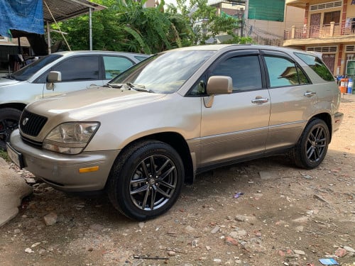 ឡានលក់ឆ្នាំ2000ប៉ុង1