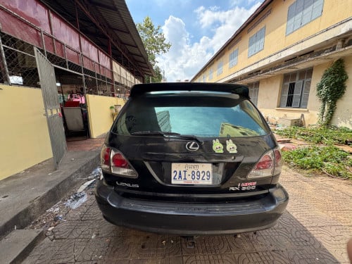 ឡានជិះផ្ទាល់ខ្លួន- ឆ្នាំ 2001 ប៉ុង 2 (9300$)