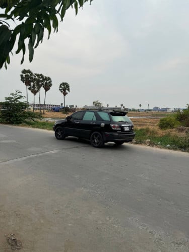 ឡានជិះផ្ទាល់ខ្លួន- ឆ្នាំ 2001 ប៉ុង 2 (9300$)