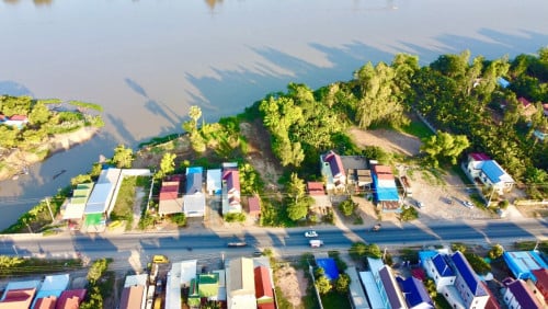 ដីលក់នៅជ្រៃធំ ក្រុងសំពៅពូន ជាប់ផ្លូវ21A
