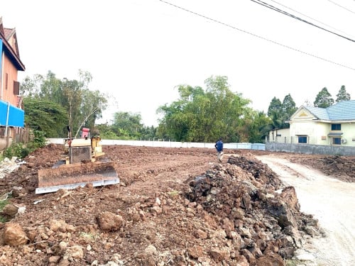 ដីលក់នៅជ្រៃធំ ក្រុងសំពៅពូន ជាប់ផ្លូវ21A