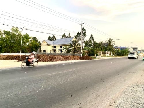 ដីលក់នៅជ្រៃធំ ក្រុងសំពៅពូន ជាប់ផ្លូវ21A