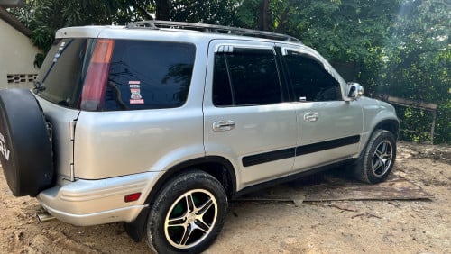 ឡានលក់CRV98ឡានស្អាតអ្នកប្រើលក់ផ្ទាល់