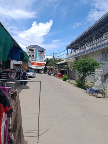 ផ្ទះល្វែងបែបអាជីវកម្មE0E1