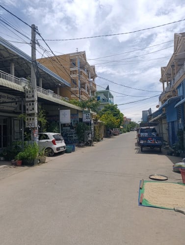 ផ្ទះល្វែងបែបអាជីវកម្មE0E1
