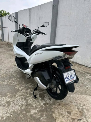 ម៉ូតូលក់ Honda pcx  ឆ្នាំ 2018