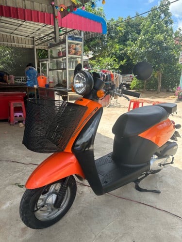ចង់លក់ម៉ូតូ Honda today នៅស្អាតម៉ាសុីននៅអេមណាស់