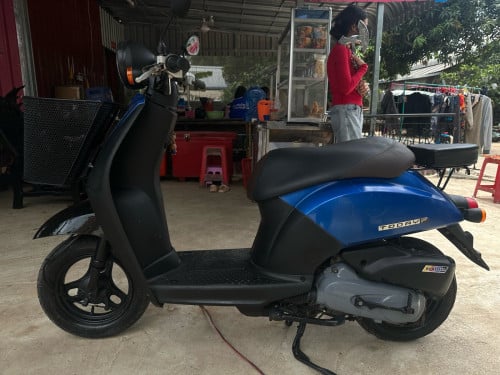 ចង់លក់ម៉ូតូ Honda today នៅស្អាតម៉ាសុីននៅអេមណាស់