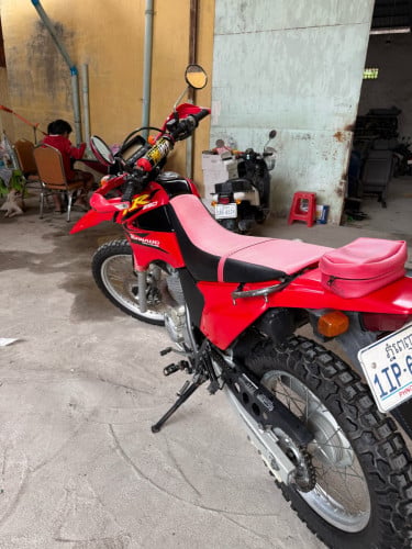លក់ Honda XR 2003 កំលាំង 250cc សុំណុំហ្សិនឃ្លាំង កង់ថ្មី ផ្លាក់លេខខ្ពស់ អត់បុកប៉ះ