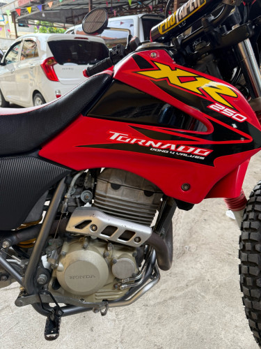 លក់ Honda XR 2003 កំលាំង 250cc សុំណុំហ្សិនឃ្លាំង កង់ថ្មី ផ្លាក់លេខខ្ពស់ អត់បុកប៉ះ