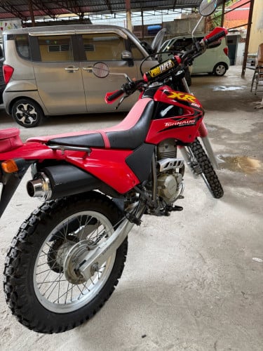 លក់ Honda XR 2003 កំលាំង 250cc សុំណុំហ្សិនឃ្លាំង កង់ថ្មី ផ្លាក់លេខខ្ពស់ អត់បុកប៉ះ