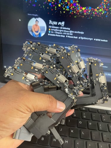 គូទសាក iPhone ហ្សុីនម៉ាស៊ីន តម្លៃល្អ!