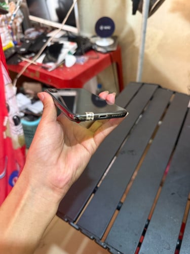 លក់iPhone X នៅប្រើអេម