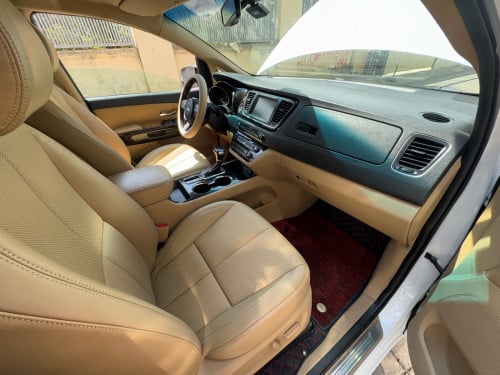 លក់ សាងបាន Kia Carnival 2019 full-option សាំង 2AW